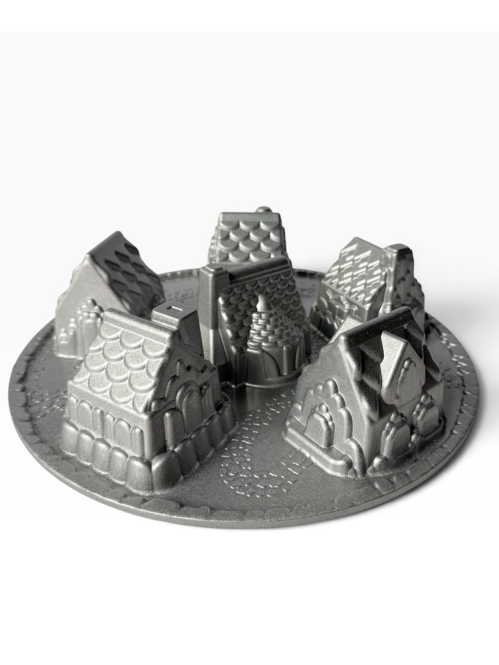 Nordic Ware Cozy Village Christmas Winter Cottages Baking Pan Cast Aluminum